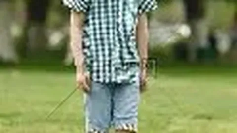 “王雅繁晋级澳网女单第二轮，人民日报客户端资讯”